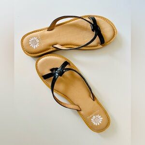 NWOT Yellow box Aesy Sandals• Sz 10